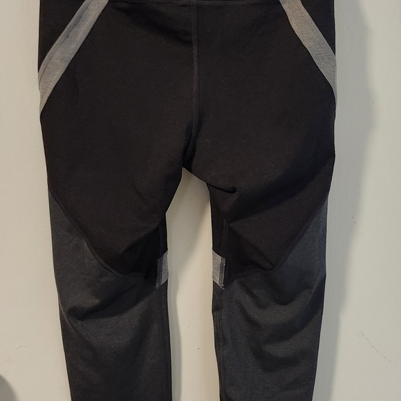 Old navy active legging - Picture 2 of 3